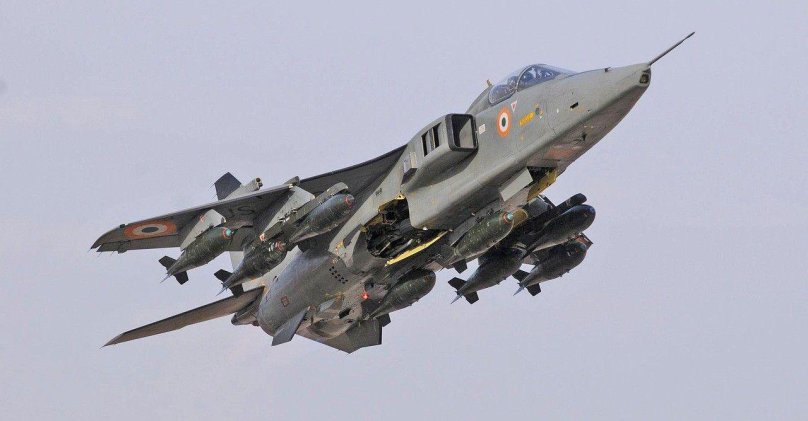 Истребитель бомбардировщик Ягуар