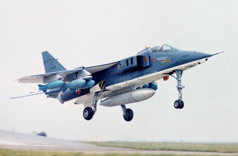 Истребитель бомбардировщик Ягуар