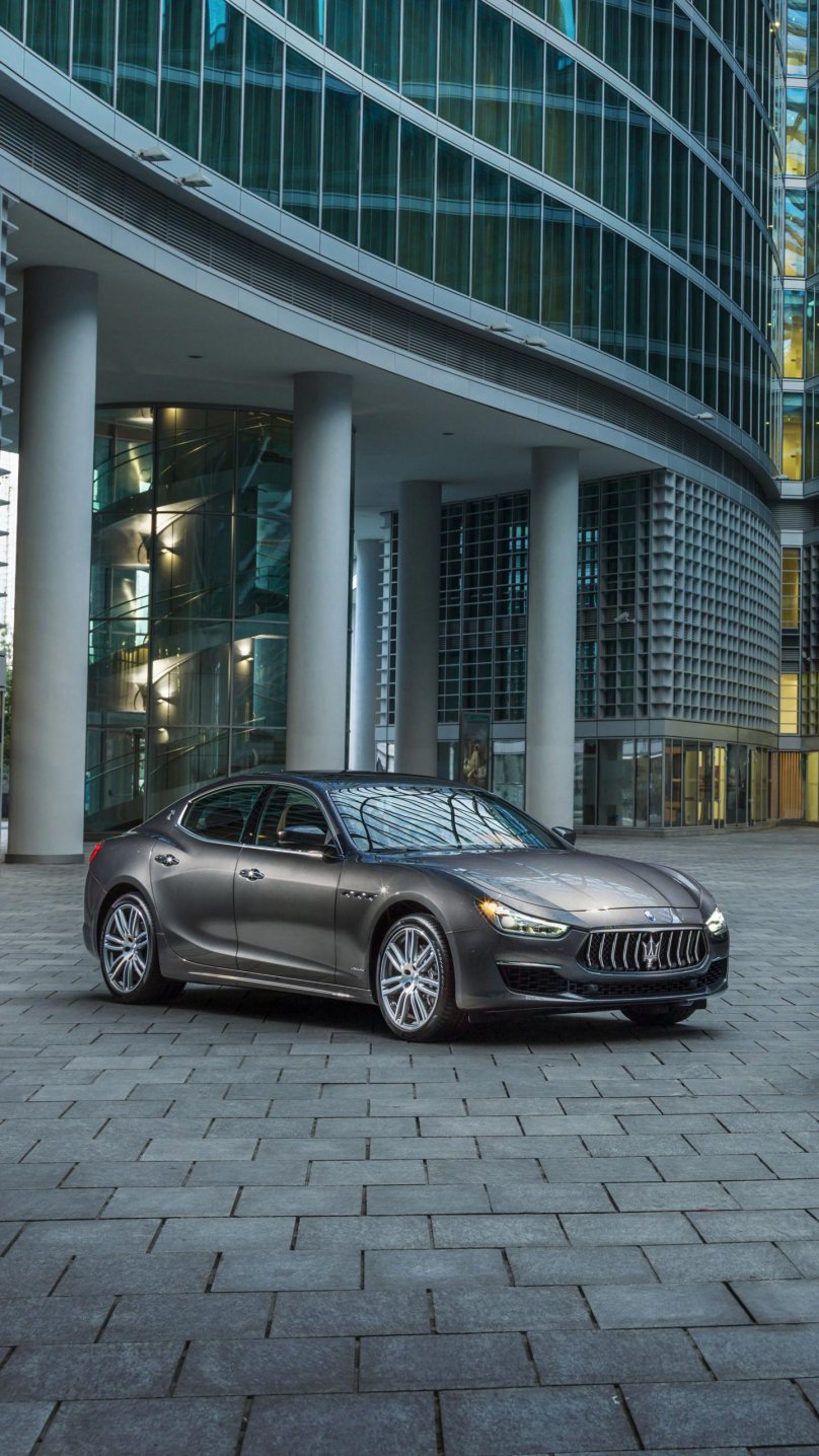 Мазерати серебристая