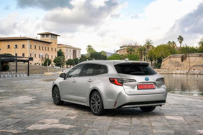 Toyota Corolla Hybrid 2020 универсал