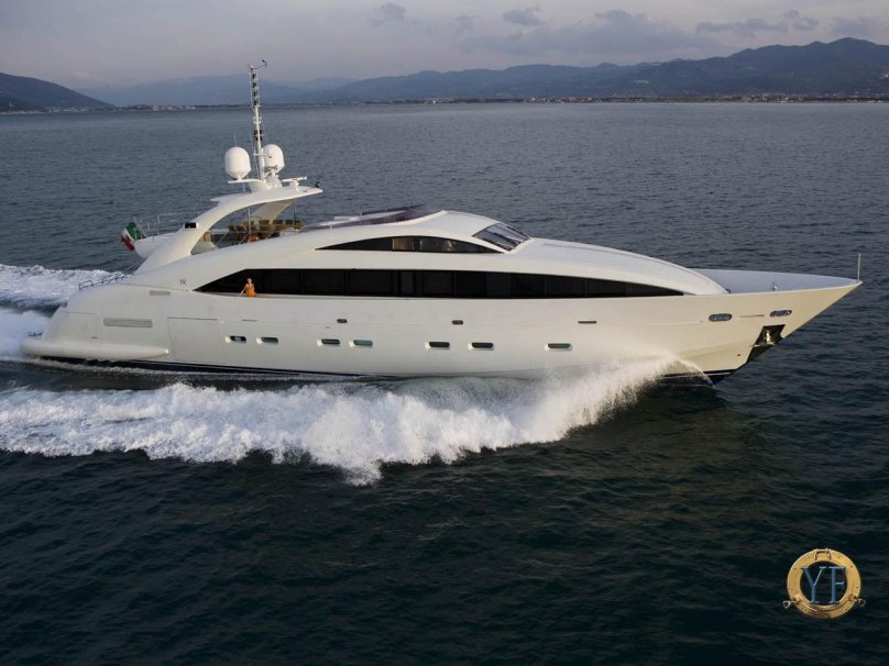 Беринг 120 яхта