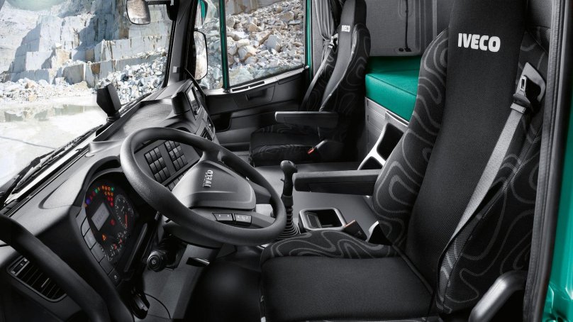 Ивеко Траккер 6х4 салон