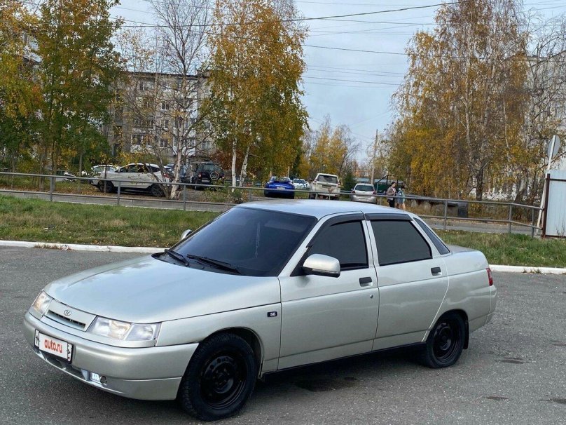 ВАЗ 2112 на пеньках