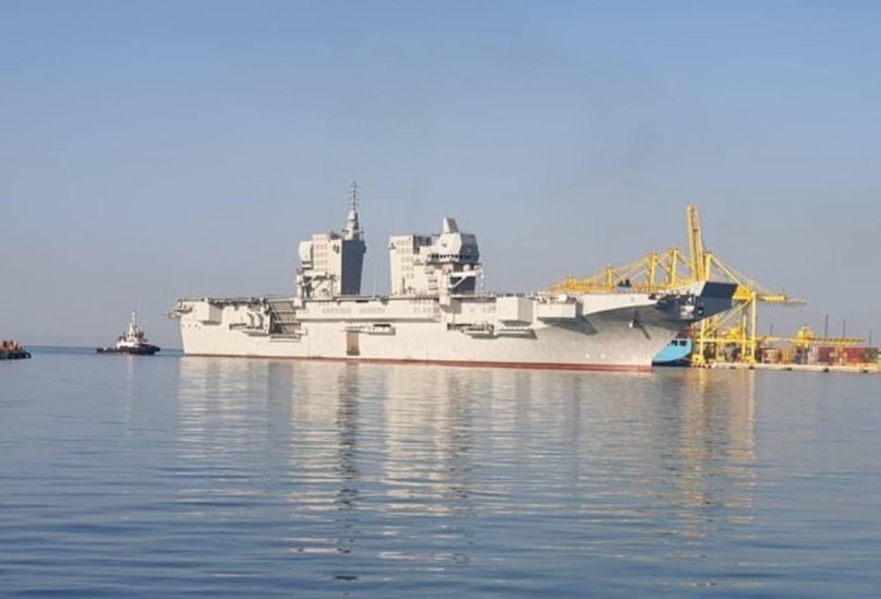 Высадка итальянских трициклов с итальянского десантного корабля