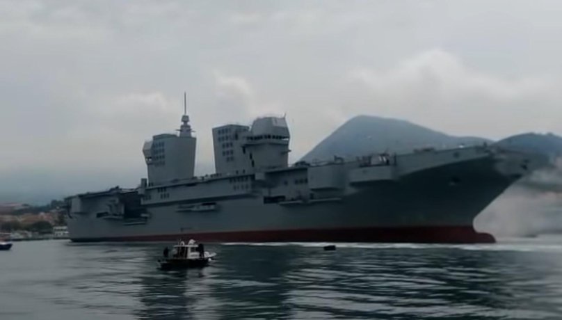 Десантный корабль (УДК) "Триест" (Trieste).