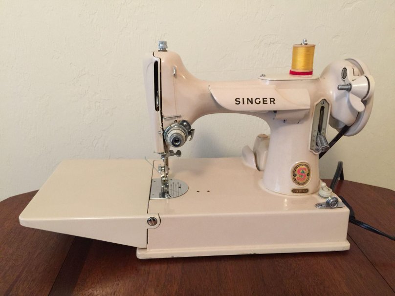Singer 221