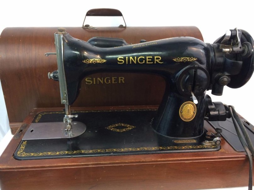 Ручная швейная машинка (Zinger super 2001)