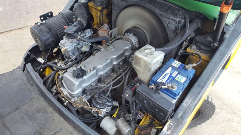 Komatsu fg15 моторный отсек