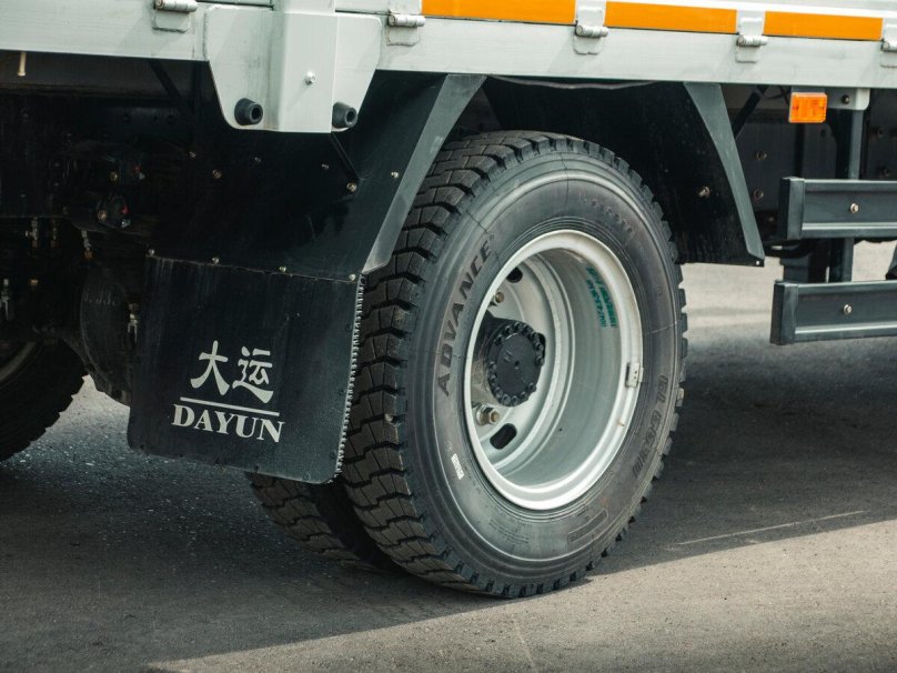 Бортовой грузовик Dayun cgc1120d 4х2
