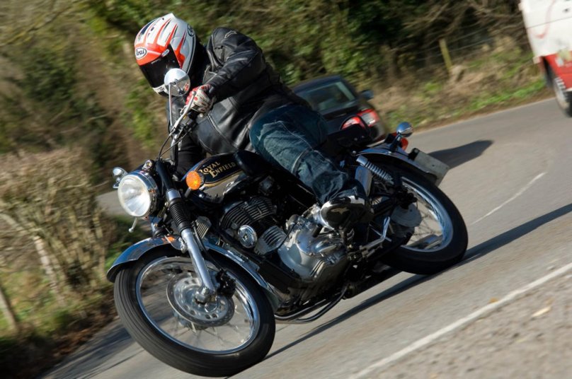 Мотоцикл буллет