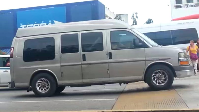 GMC Savana 2023 года