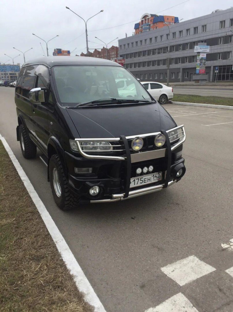 Митсубиси Делика д2