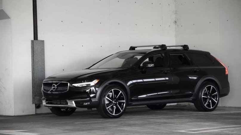 Volvo v90 Cross Country черная
