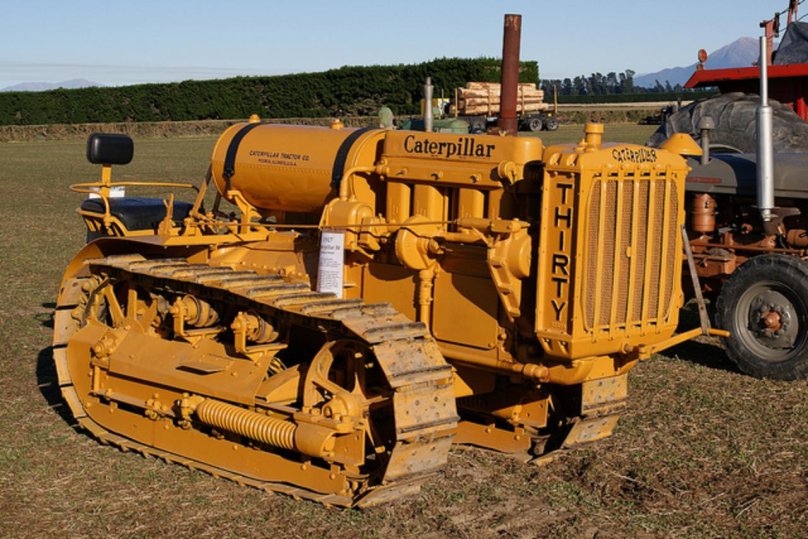 Катерпиллер первый трактор