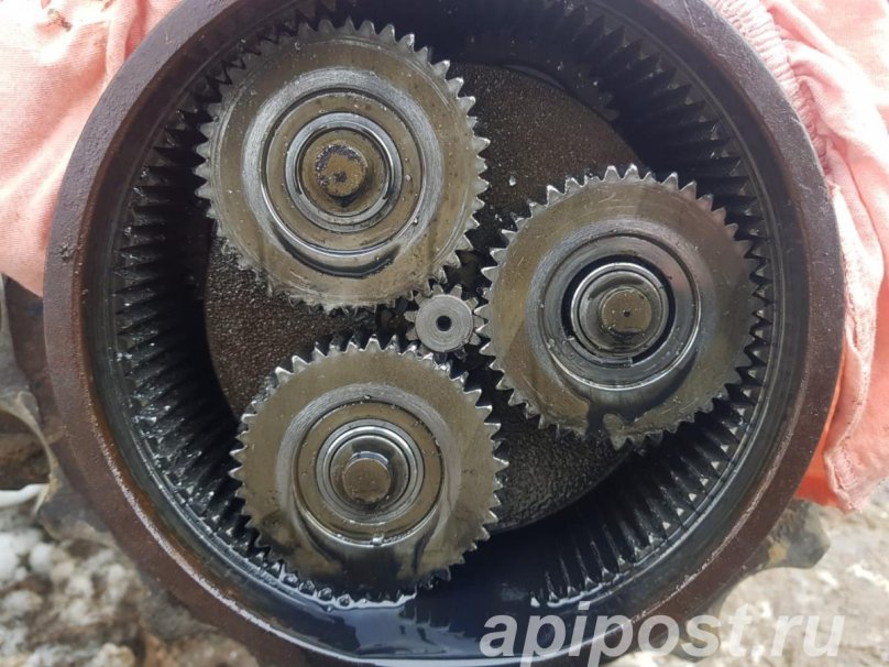 Шестерни редуктора хода мини экскаватора