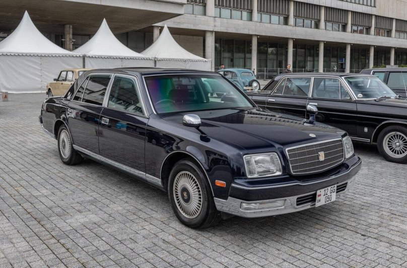 Toyota Century v12