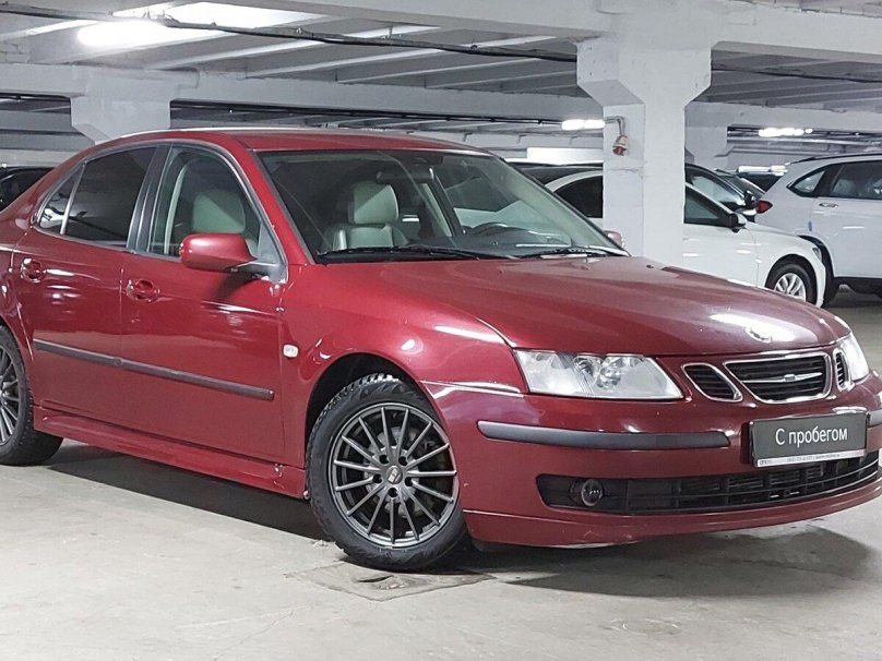 Saab красный