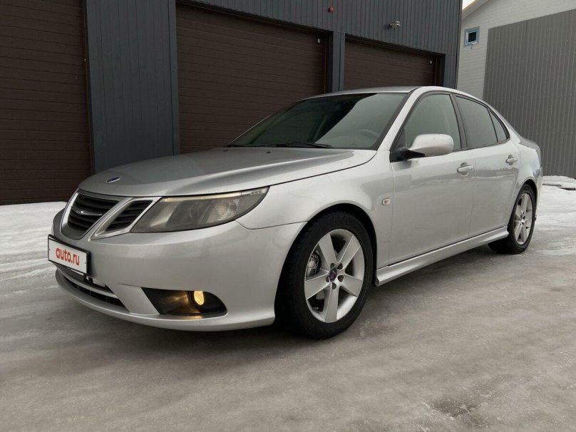 Сааб серебристый