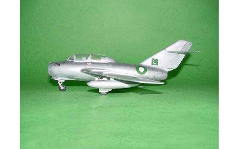 Trumpeter 02805 самолет миг-15 Ути 1/48