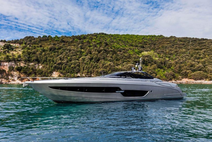 Yacht Riva 88 Domino