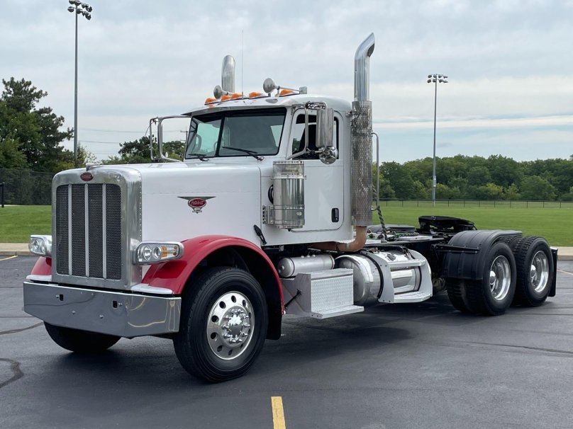 A Peterbilt 389 2015