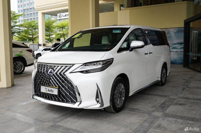 Минивэн Лексус LM 300h