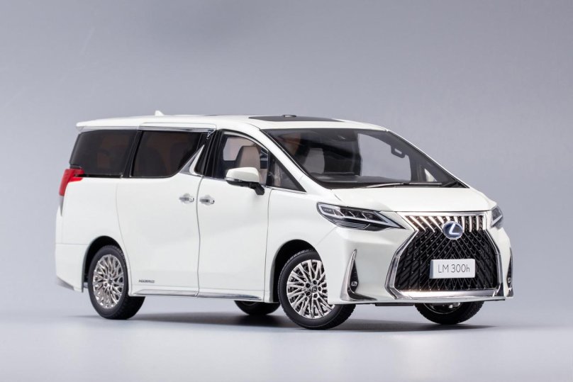 Минивэн Lexus lm300h