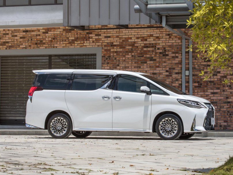 Лексус минивэн 2023