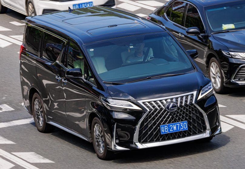 Лексус минивэн