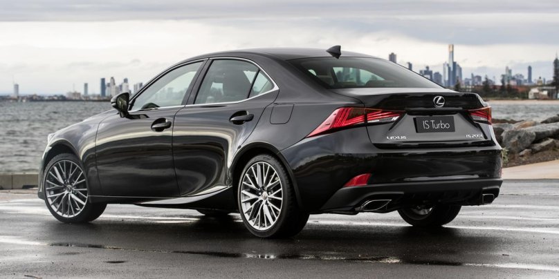 Лексус ИС 200t