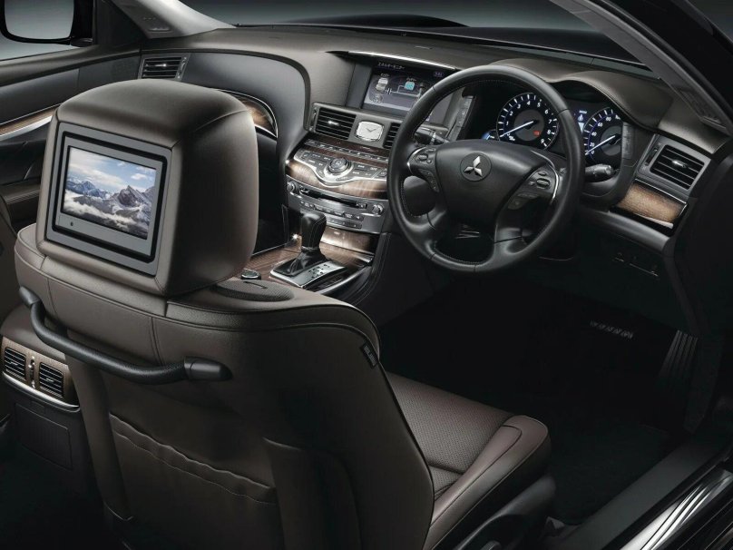 Mitsubishi Proudia 2