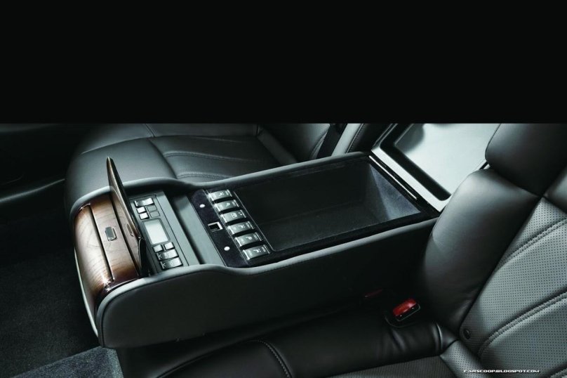 Mitsubishi Proudia 2012