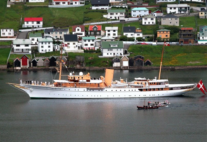 Королевская яхта Даннеброг