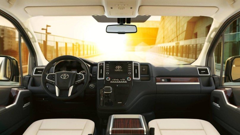 Тойота Гранвиа 2019
