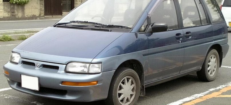 Nissan Prairie m11