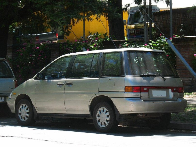 Nissan Prairie 2