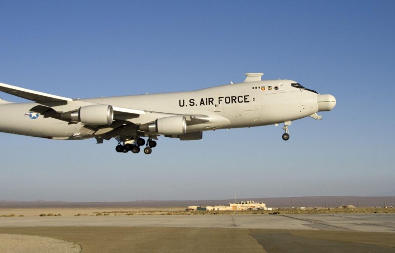 Боинг 747 с лазером