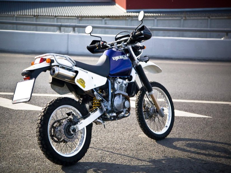 Suzuki Djebel 250