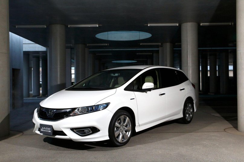 Honda Jade Hybrid 2015