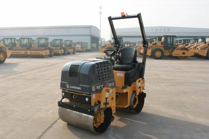 Виброкаток на мини погрузчик