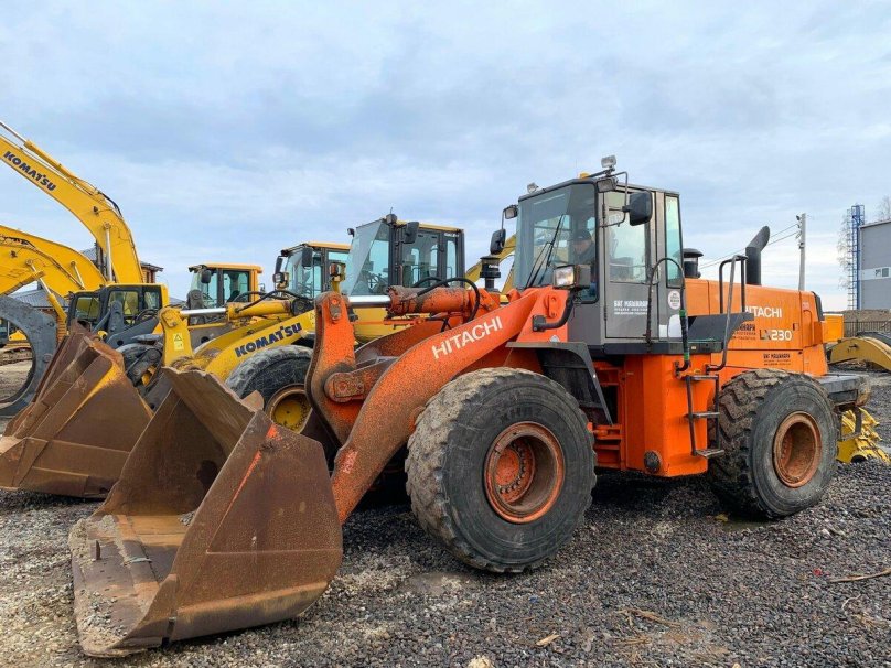 Hitachi LX 230