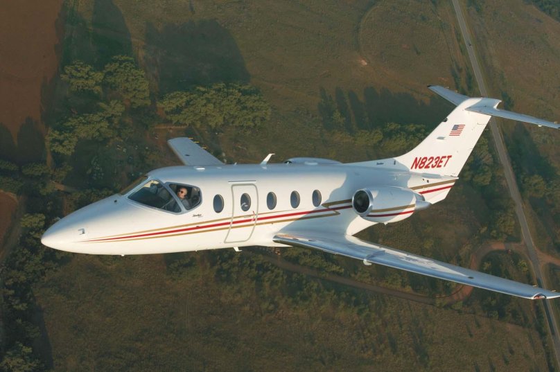 Hawker 400