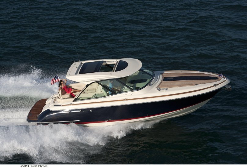 Яхта Chris-Craft Commuter