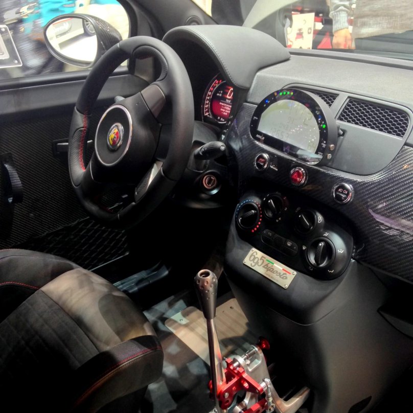 Abarth 695 Biposto салон