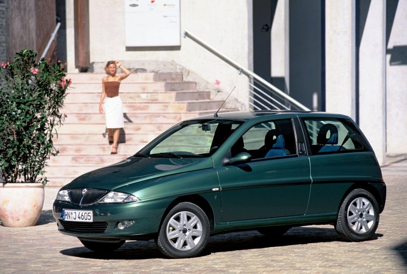 Лянча машина 2000