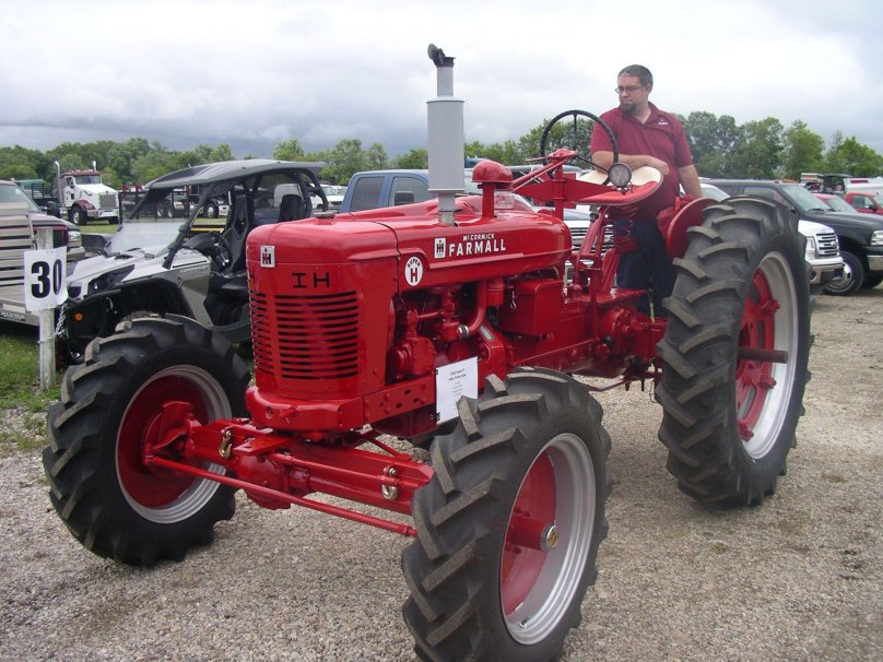 Cormick farmall трактор
