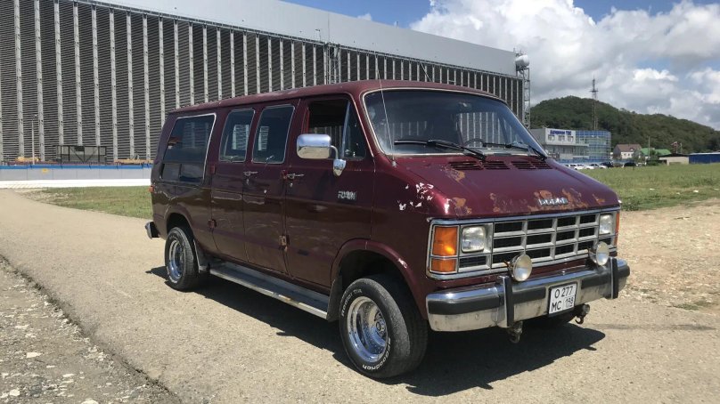 Dodge Ram van 1989