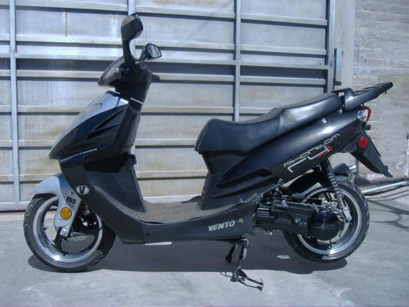 Скутер Vento Phantom r4i