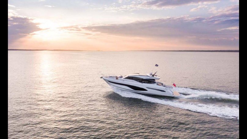 Яхта принцесса v60