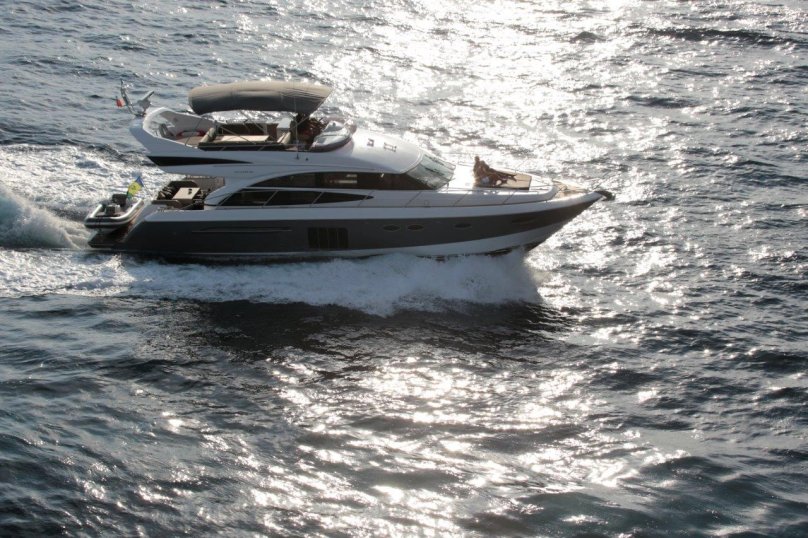 Моторная яхта принцесс 60